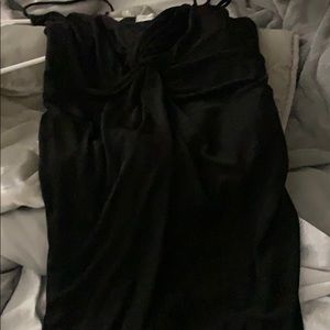 Mini black dress with knot in the middle